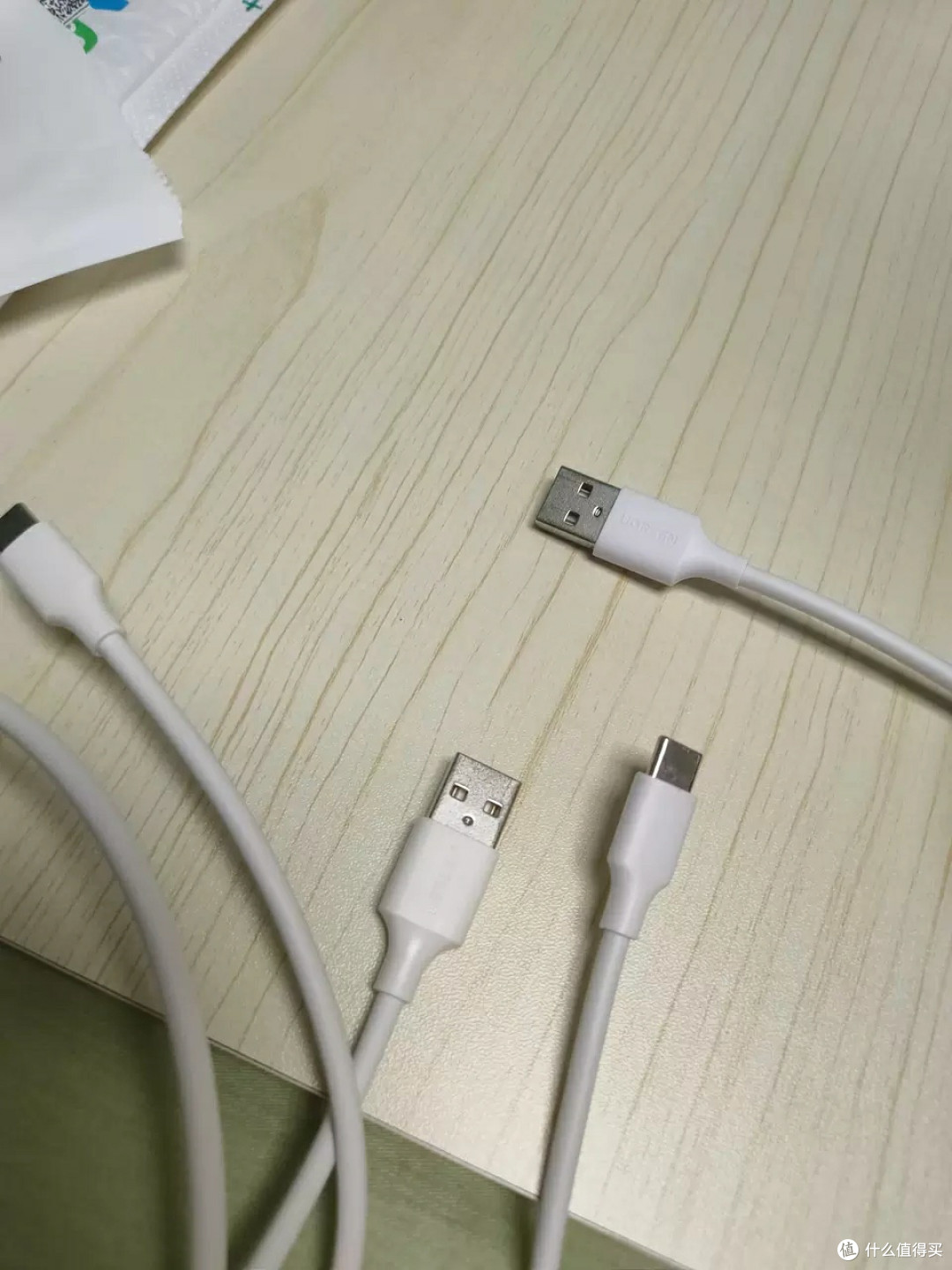 绿联三合一磁吸线解决充电难题