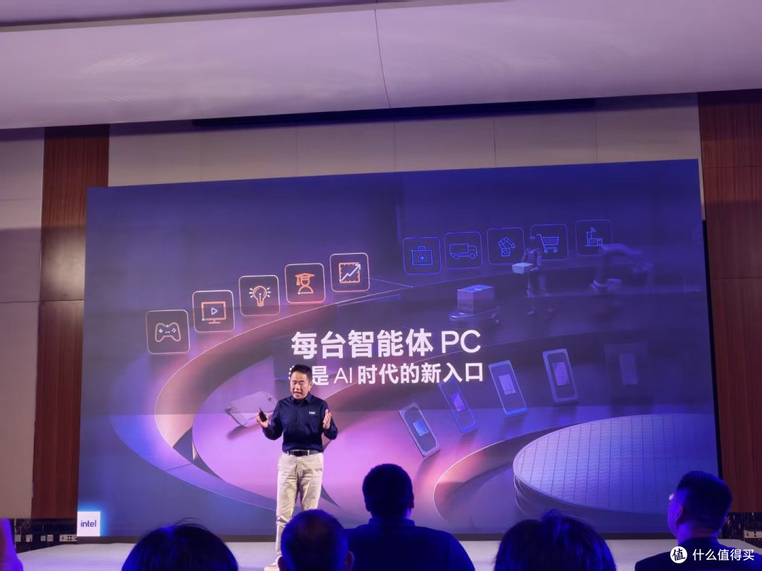 一半成本干更多活!英特尔这波玩大了:让AI PC普及