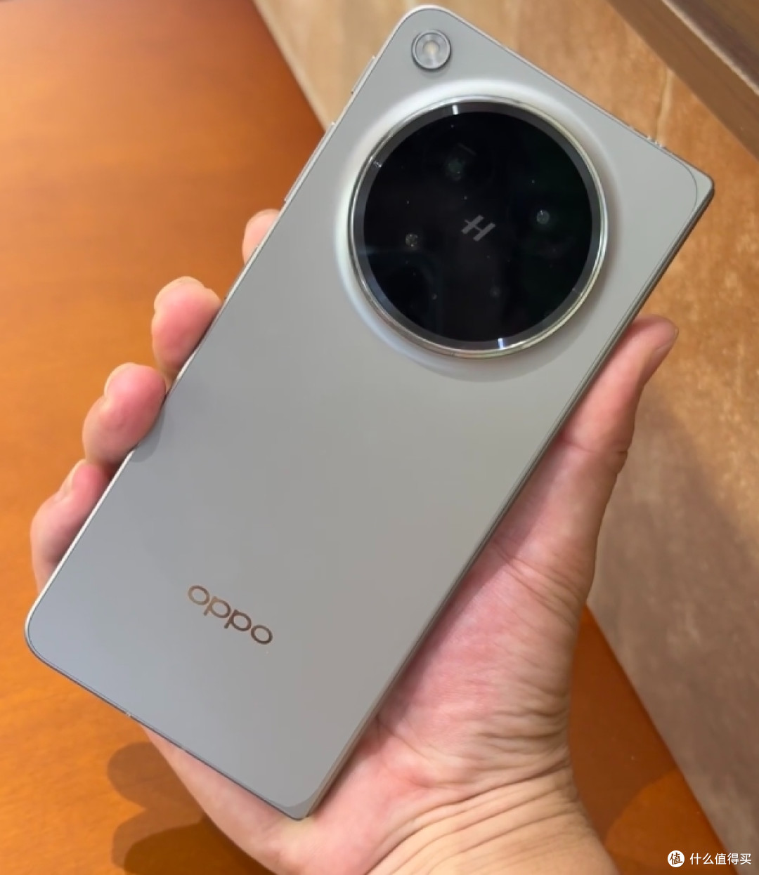 实测OPPO Find N6：折痕几乎看不见，2026年折叠屏的务实之选