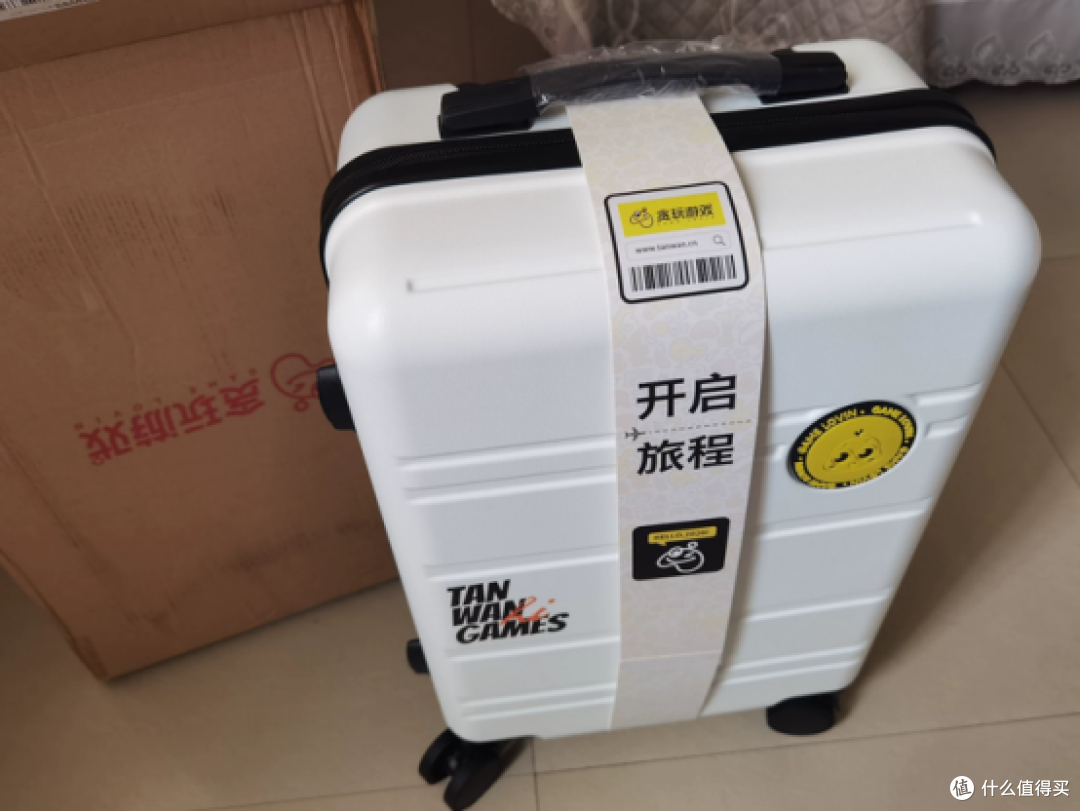 二手鱼惊现贪玩蓝月新年礼盒,内置行李箱抱枕五件套,85元手慢无