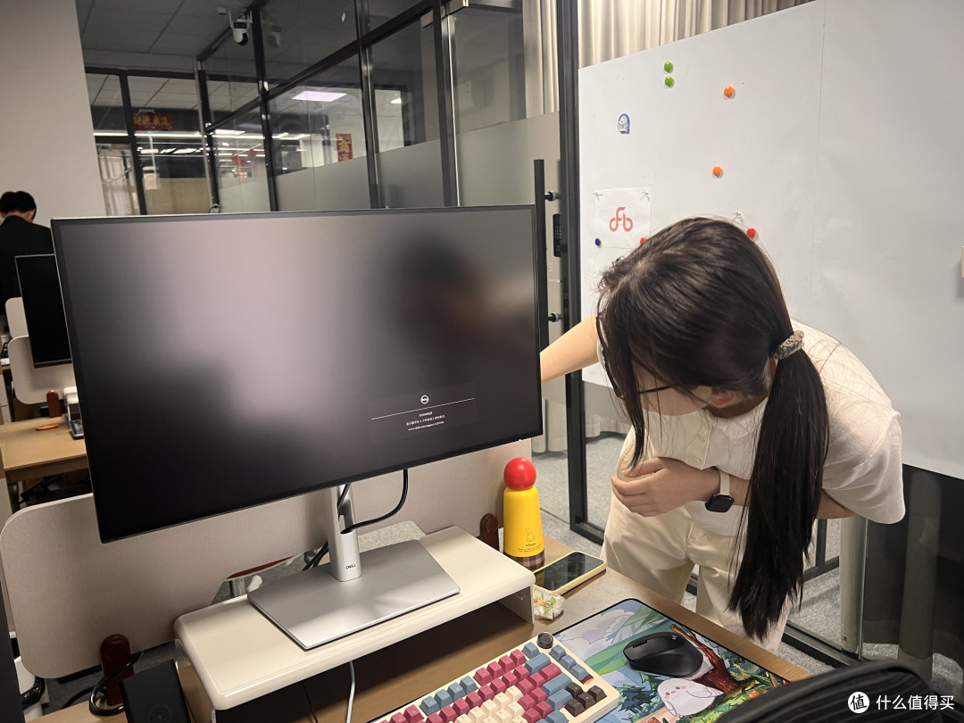 公司终于肯掏钱了！戴尔U2724D显示器上手一月感受