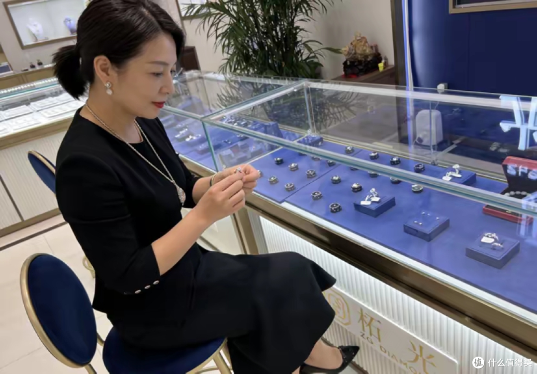 佳士得神话破灭？5400万蓝钻刚成交，河南50万造出，品相甚至更好