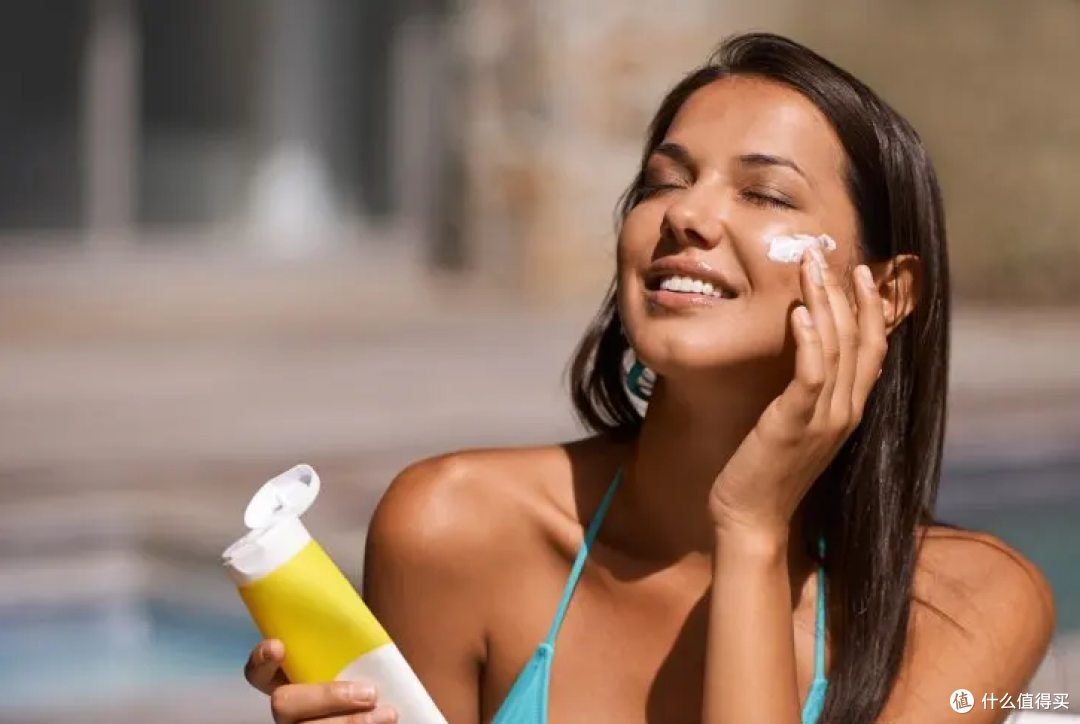 SPF100真的比SPF50更值得买吗?皮肤科医生提醒:很多人都买错了