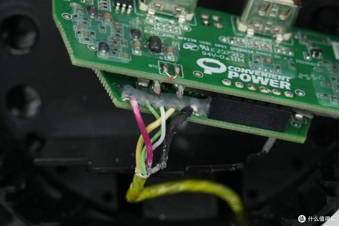 桌面美学的终极进化？贝尔金UltraCharge三合一无线充拆解