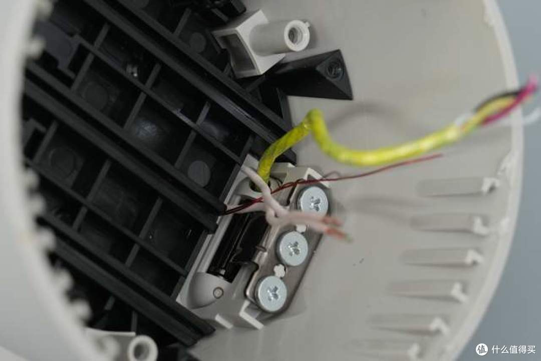 桌面美学的终极进化？贝尔金UltraCharge三合一无线充拆解