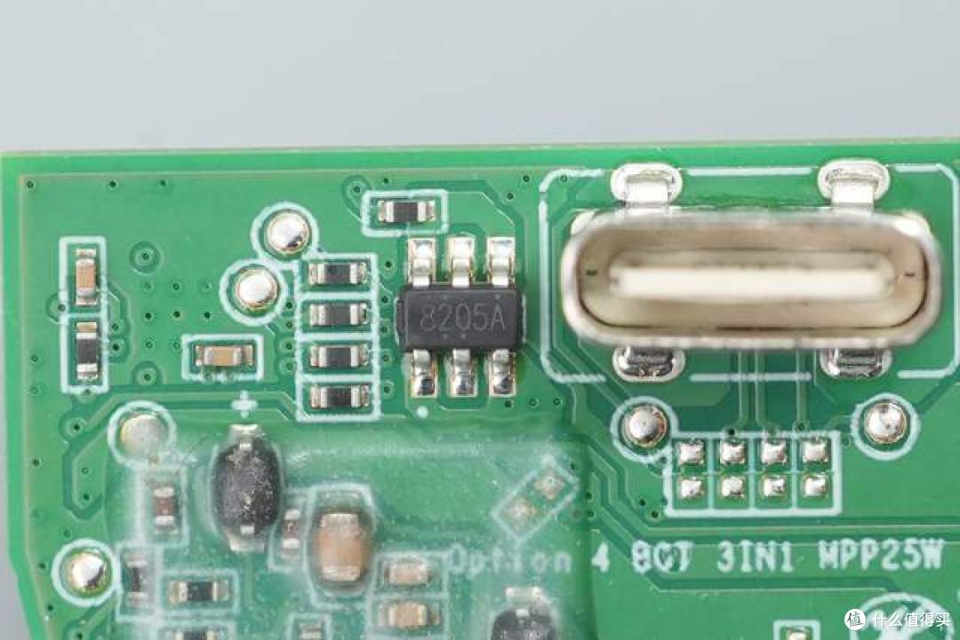 桌面美学的终极进化？贝尔金UltraCharge三合一无线充拆解