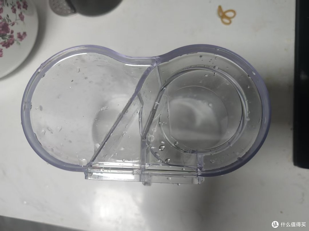 海尔除螨仪到手,来试试看起来干净的沙发有多脏