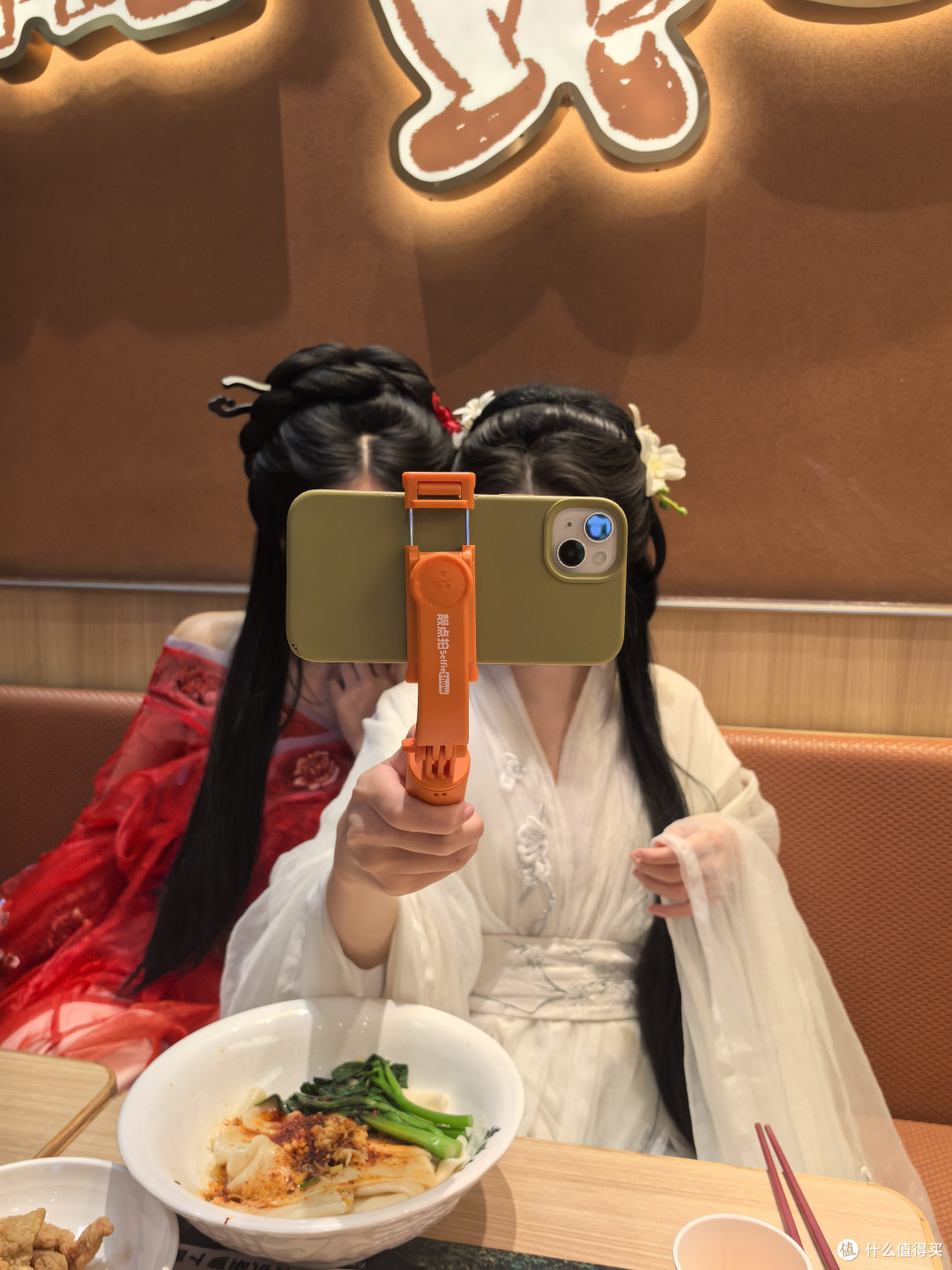 周末干饭随身宝藏！迷你多巴胺掌心杆拍照两不误