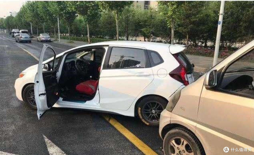 在路上开车，这几种追尾情况应该前车负责！你别傻乎乎的吃亏了！