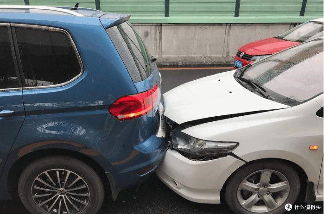 在路上开车，这几种追尾情况应该前车负责！你别傻乎乎的吃亏了！