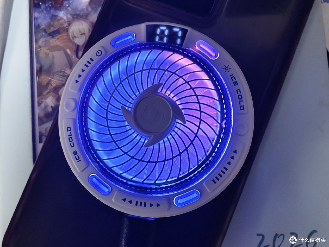 自动控制温度在7℃，感应到8℃立马加大风速
