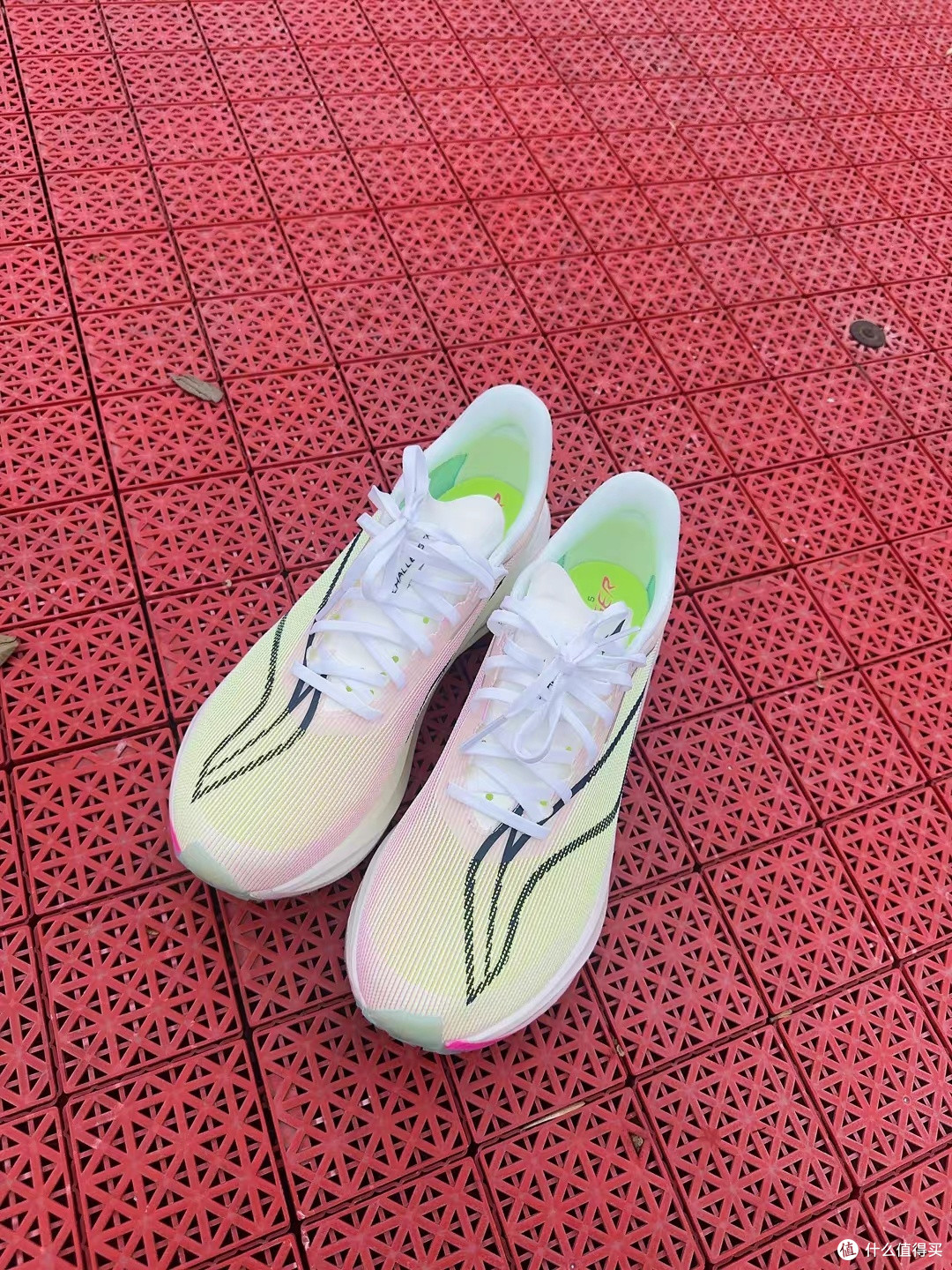 飞电5C实测，赛训两用高性价比碳板跑鞋