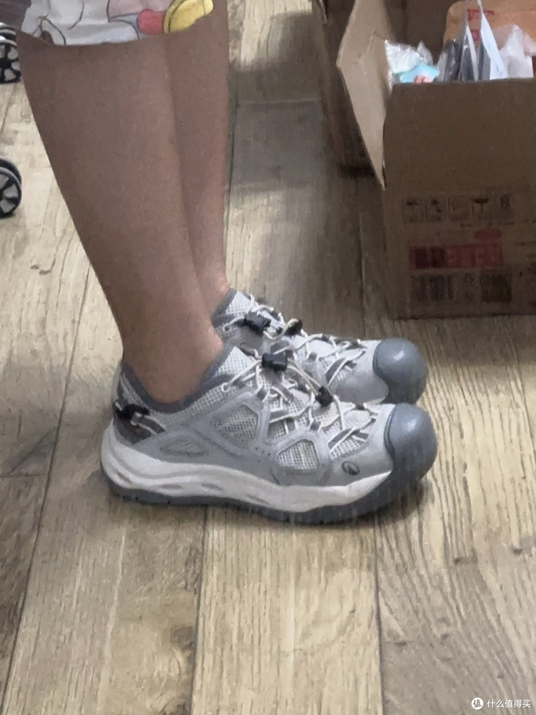 穿上迪卡侬NH900去徒步，透气性很好真的非常的凉爽哦！