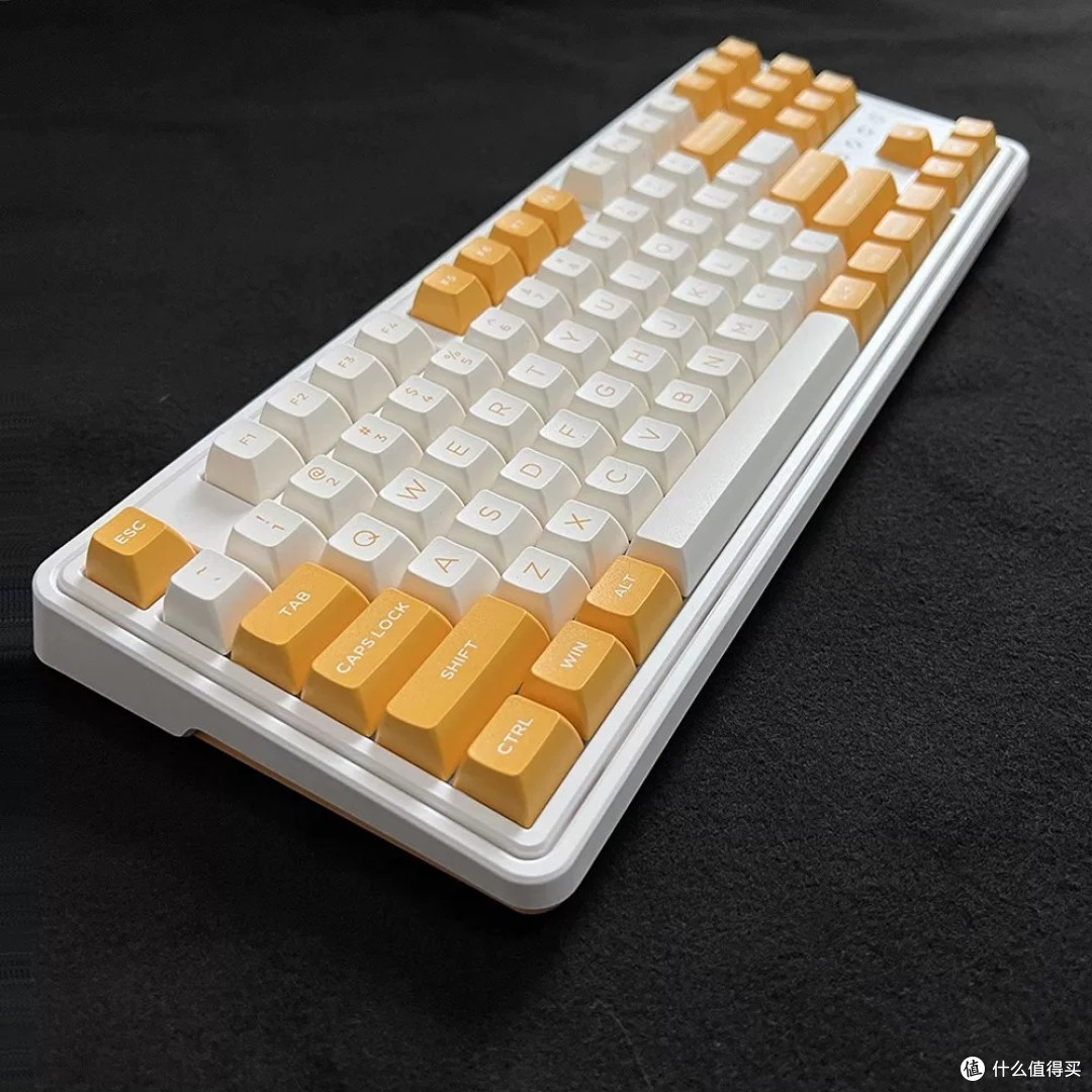 腹灵CMK87键盘：简约奶油风设计