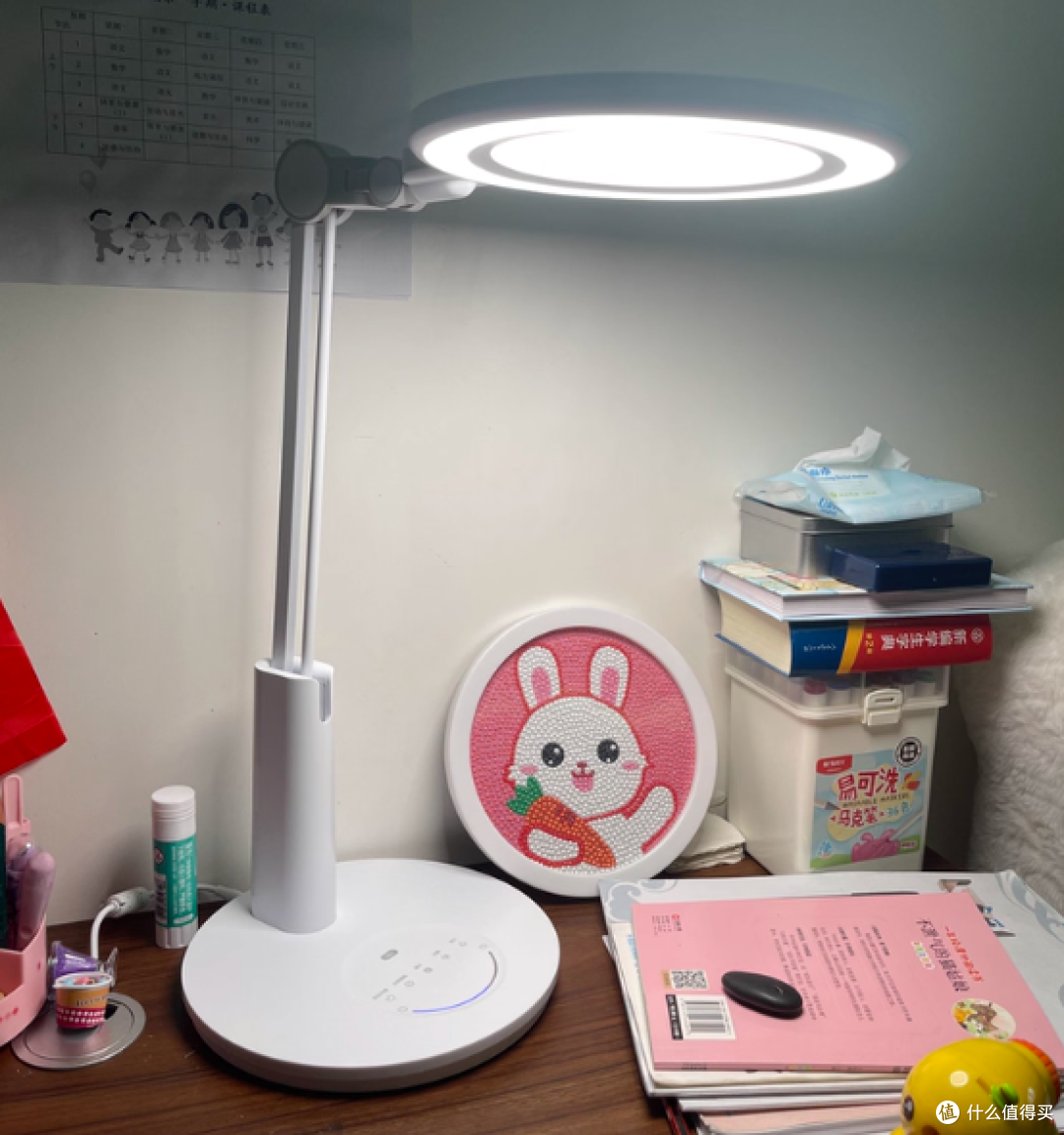 哪种牌子台灯对眼睛好些?优选柔和光护眼台灯,孩子看书更轻松