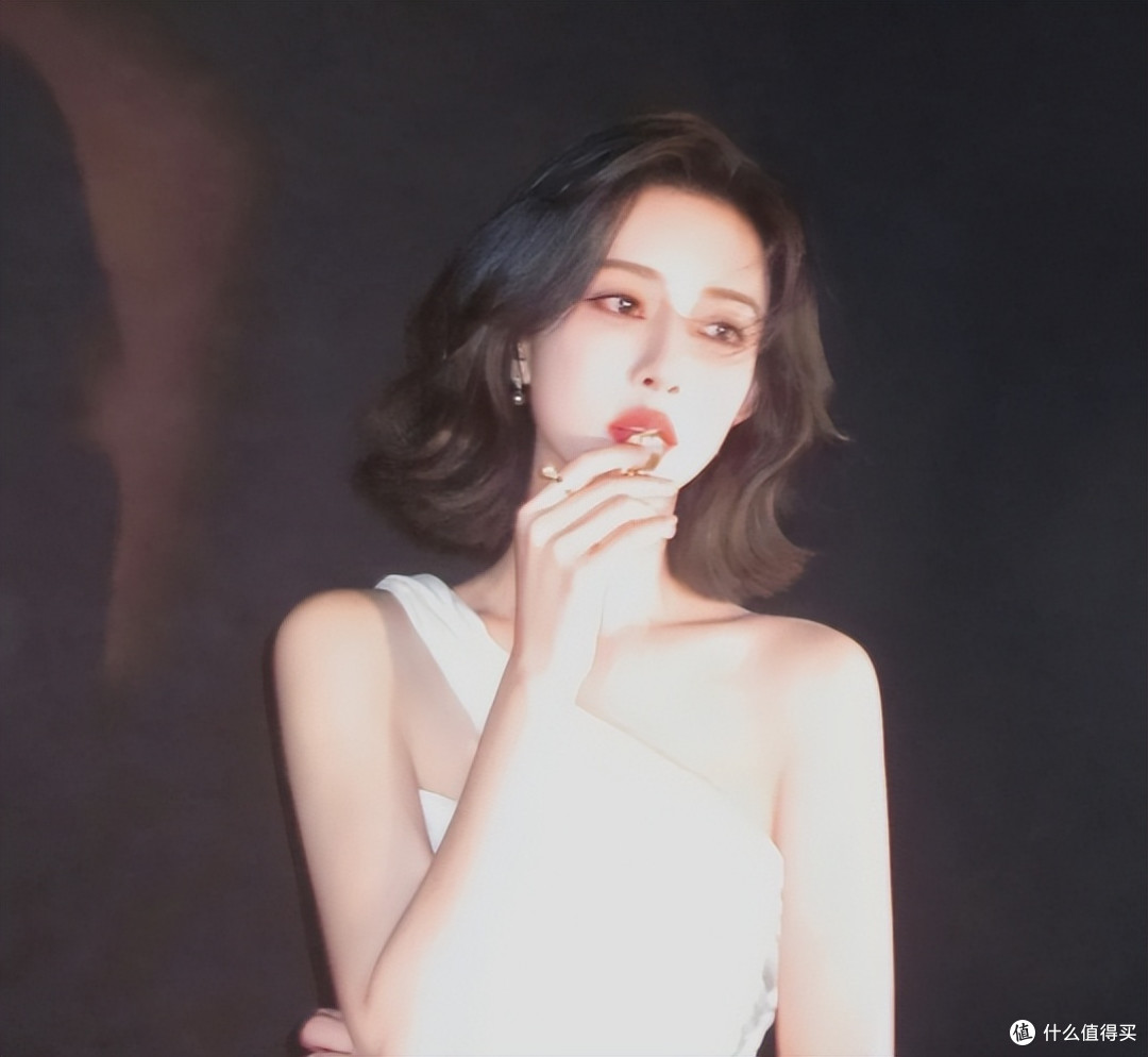 今年夏天最值得尝试的5个明星同款发型,清爽减龄又好看!