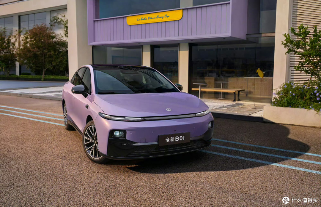 10万级配置卷王!零跑B01/B10双车齐发,800V+3C快充+670km续航