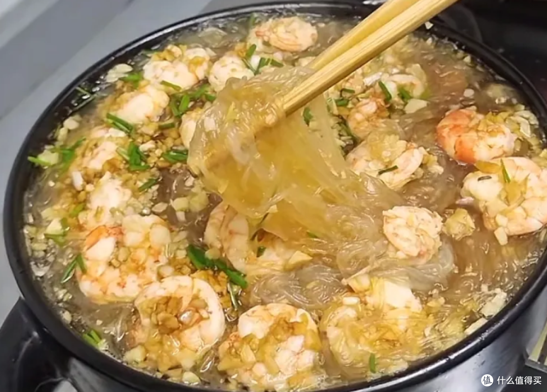这一锅鲜虾粉丝煲，好吃到我连汤汁都没剩🍤