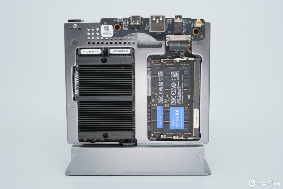 AMD Ryzen 7 H 255 8核处理器加持,街未觉醒迷你PC主机拆解