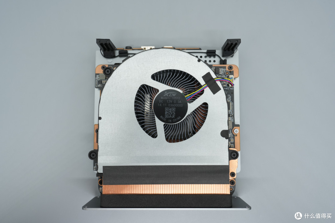 AMD Ryzen 7 H 255 8核处理器加持,街未觉醒迷你PC主机拆解
