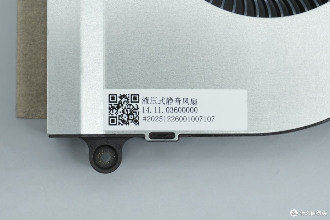 AMD Ryzen 7 H 255 8核处理器加持,街未觉醒迷你PC主机拆解