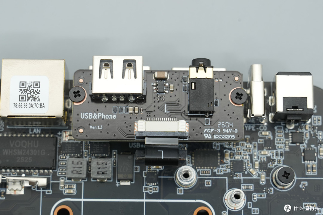 AMD Ryzen 7 H 255 8核处理器加持,街未觉醒迷你PC主机拆解