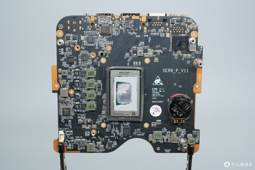 AMD Ryzen 7 H 255 8核处理器加持,街未觉醒迷你PC主机拆解