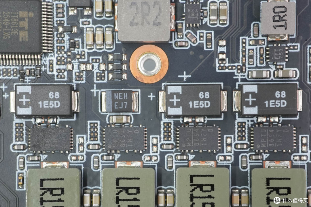 AMD Ryzen 7 H 255 8核处理器加持,街未觉醒迷你PC主机拆解