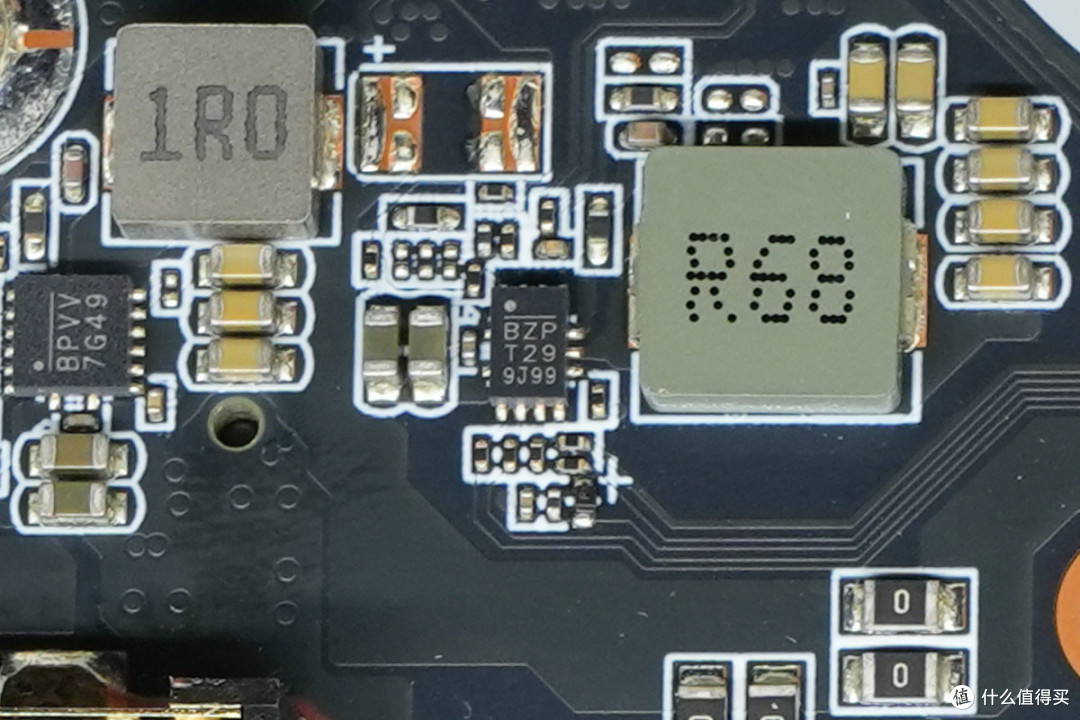 AMD Ryzen 7 H 255 8核处理器加持,街未觉醒迷你PC主机拆解