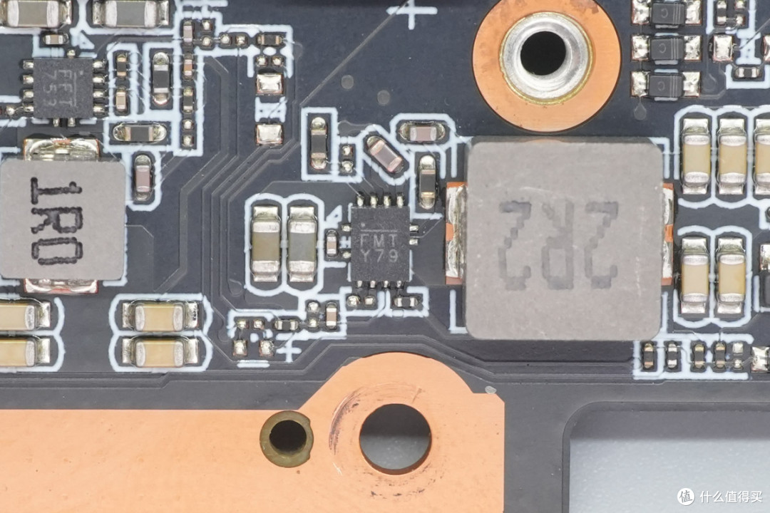 AMD Ryzen 7 H 255 8核处理器加持,街未觉醒迷你PC主机拆解