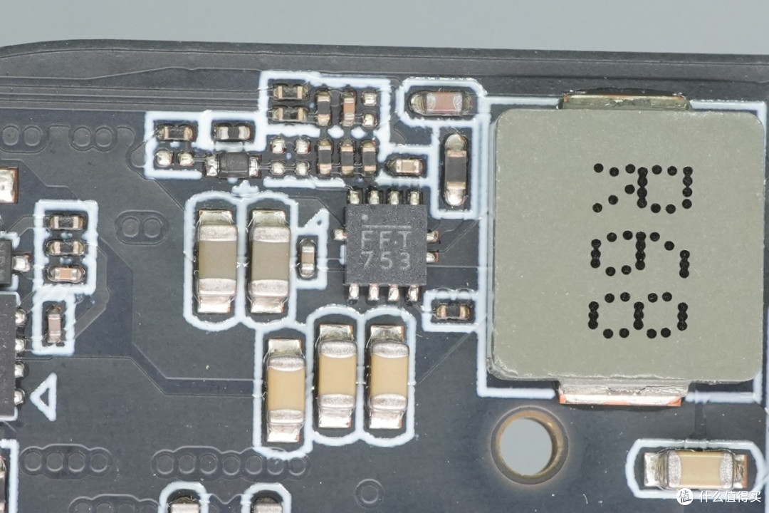 AMD Ryzen 7 H 255 8核处理器加持,街未觉醒迷你PC主机拆解