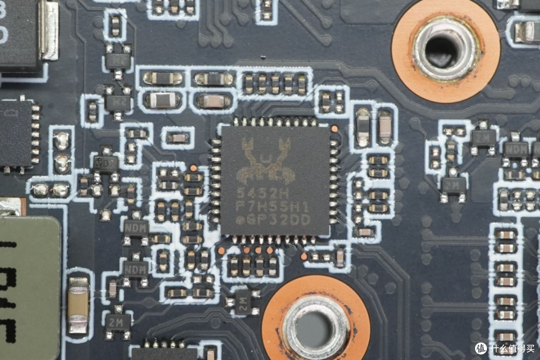 AMD Ryzen 7 H 255 8核处理器加持,街未觉醒迷你PC主机拆解