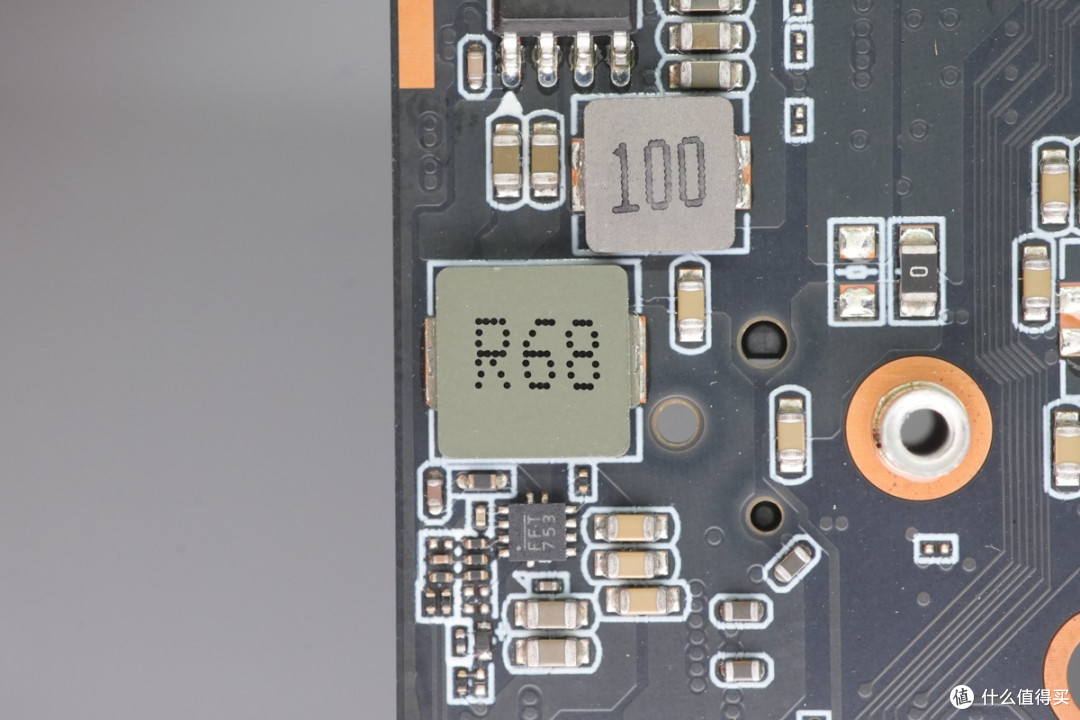 AMD Ryzen 7 H 255 8核处理器加持,街未觉醒迷你PC主机拆解