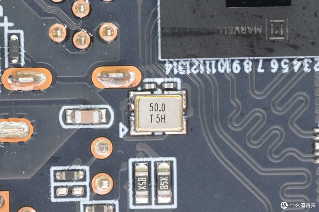 AMD Ryzen 7 H 255 8核处理器加持,街未觉醒迷你PC主机拆解