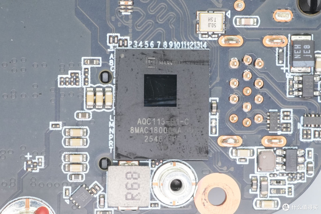 AMD Ryzen 7 H 255 8核处理器加持,街未觉醒迷你PC主机拆解