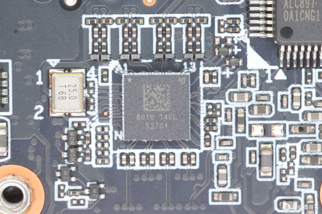 AMD Ryzen 7 H 255 8核处理器加持,街未觉醒迷你PC主机拆解