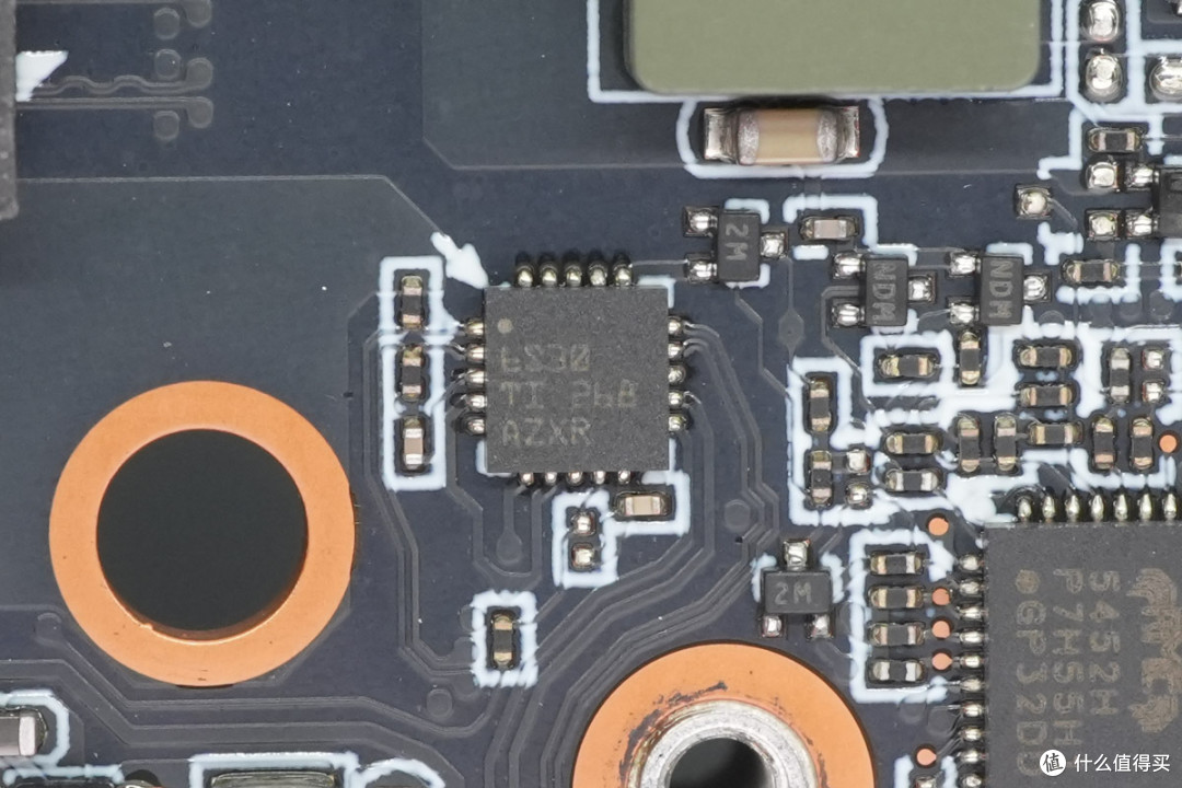 AMD Ryzen 7 H 255 8核处理器加持,街未觉醒迷你PC主机拆解