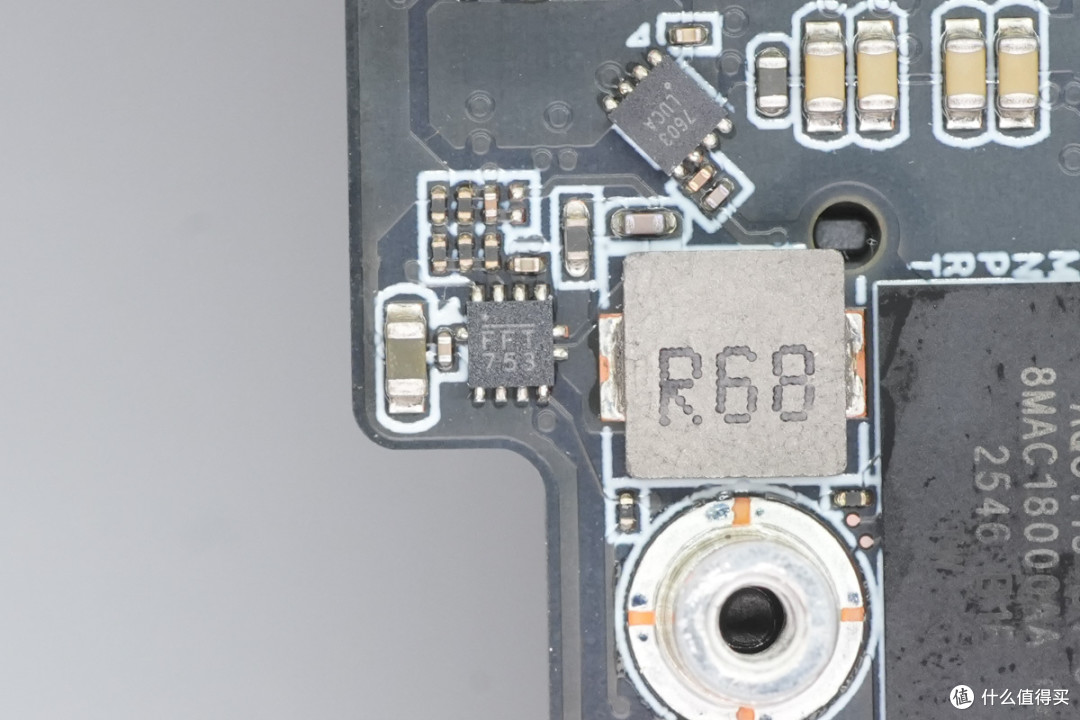 AMD Ryzen 7 H 255 8核处理器加持,街未觉醒迷你PC主机拆解