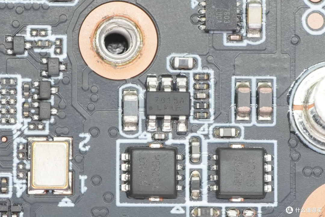 AMD Ryzen 7 H 255 8核处理器加持,街未觉醒迷你PC主机拆解
