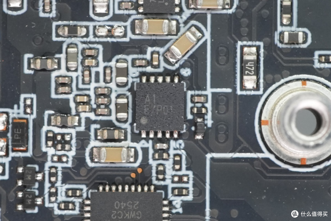 AMD Ryzen 7 H 255 8核处理器加持,街未觉醒迷你PC主机拆解