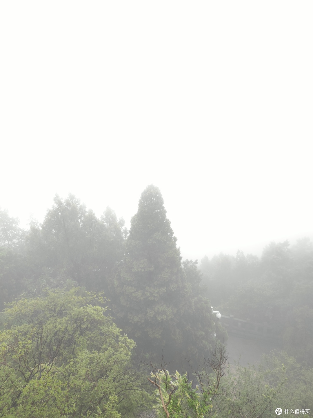 如何应对旅途中的极端天气