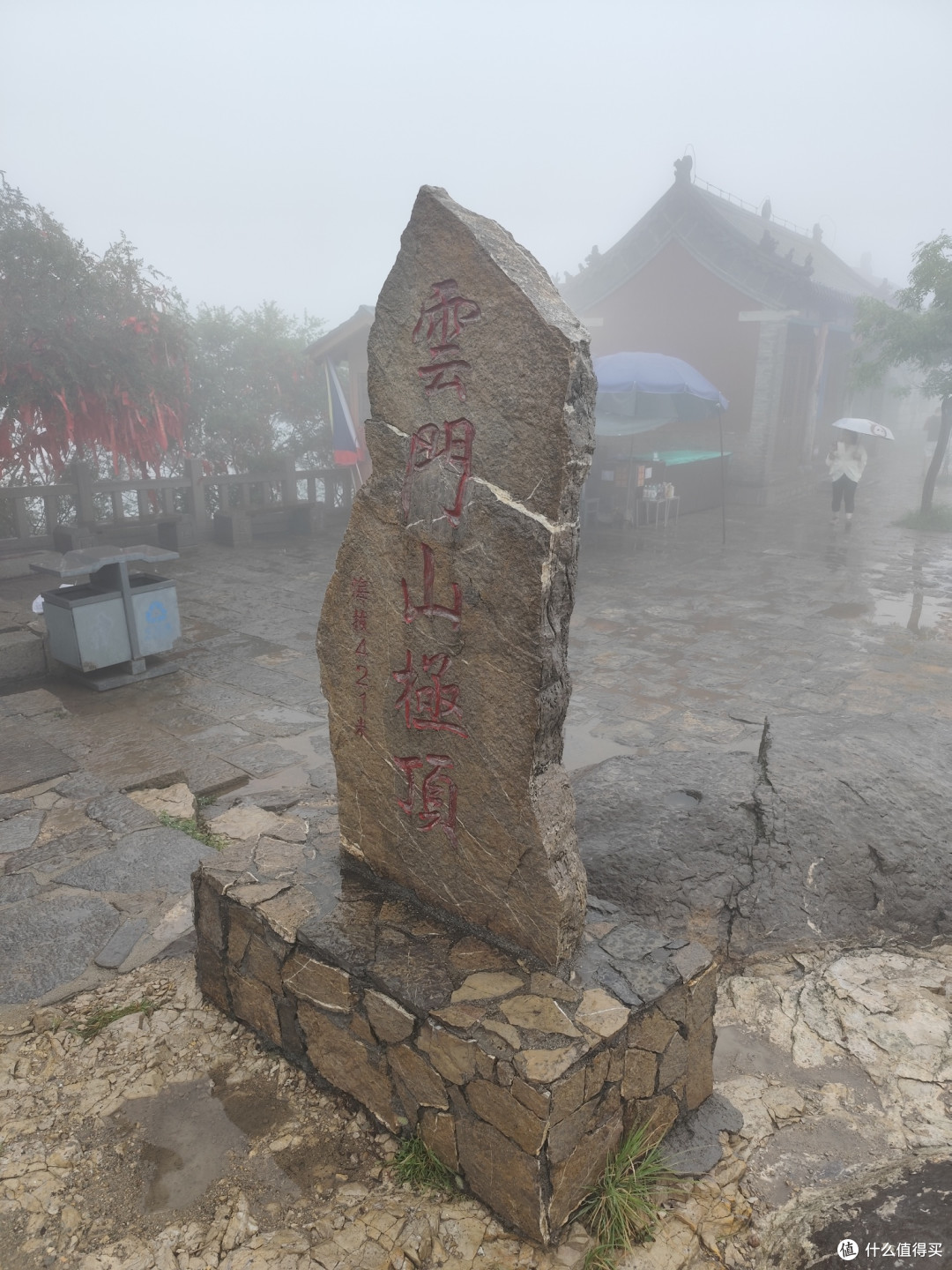 如何应对旅途中的极端天气