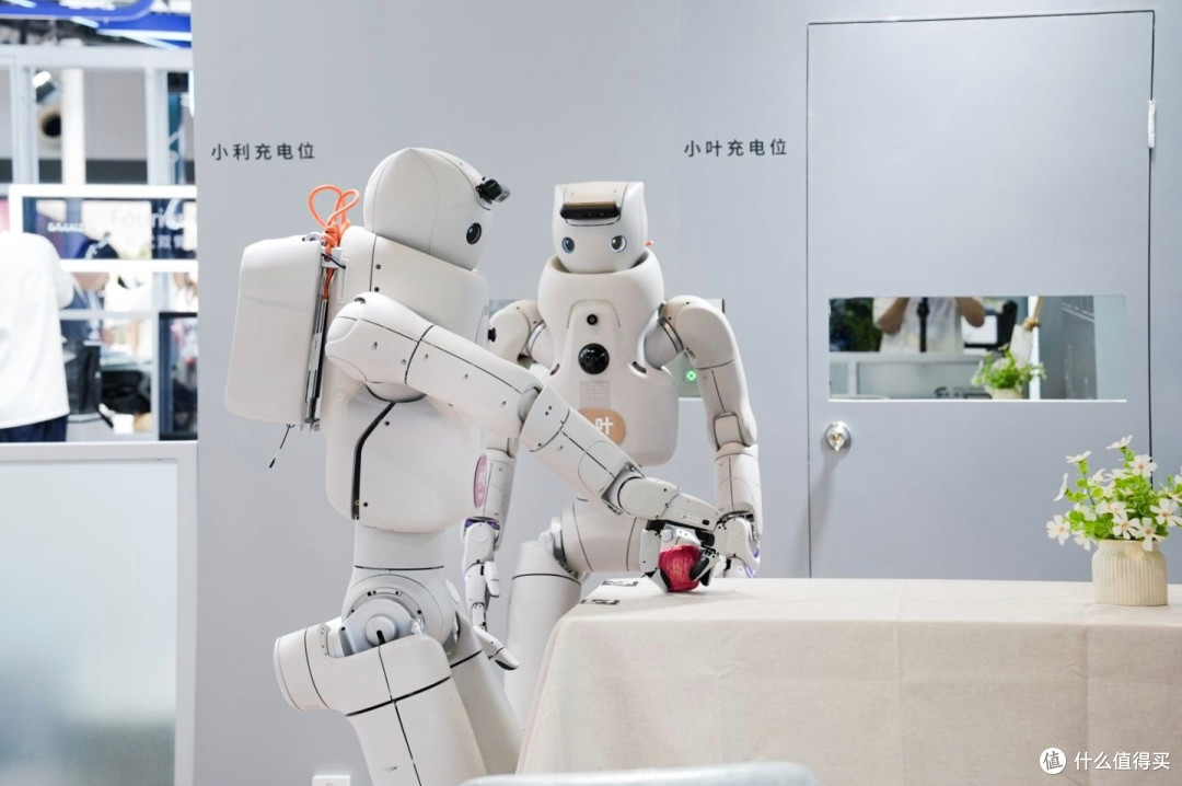 机器人管家系统上线!傅利叶携多款康养陪伴新品方案亮相WAIC2026