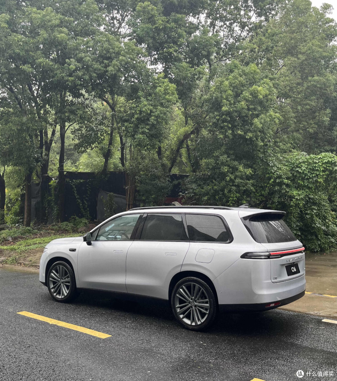 换车后的生活更轻松零跑C16