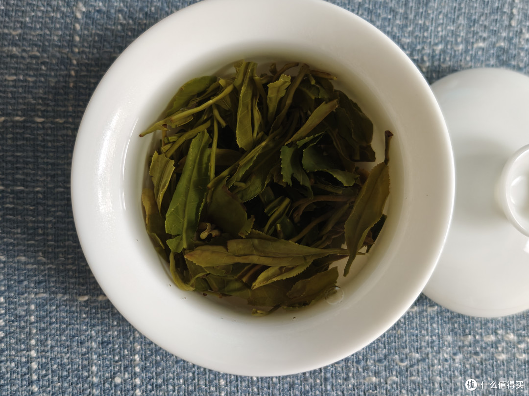 晚上想喝茶怕睡不着？试试龙冠晚茶，一杯适合晚上喝的茶