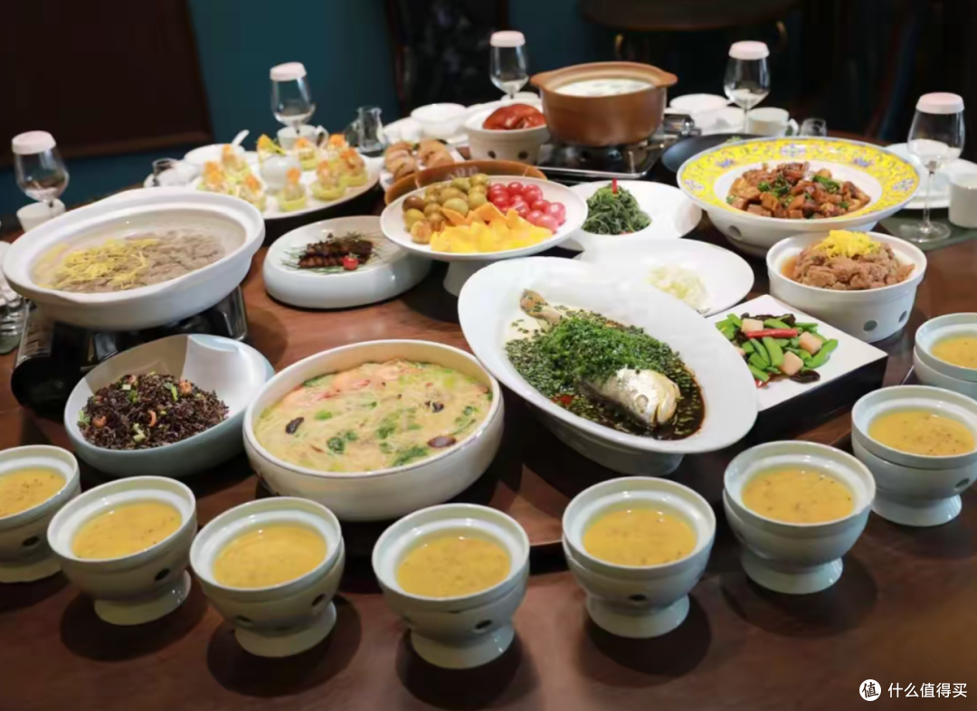 逛完清河宋街去哪吃?附近这家复古风中餐厅挺适合聚餐