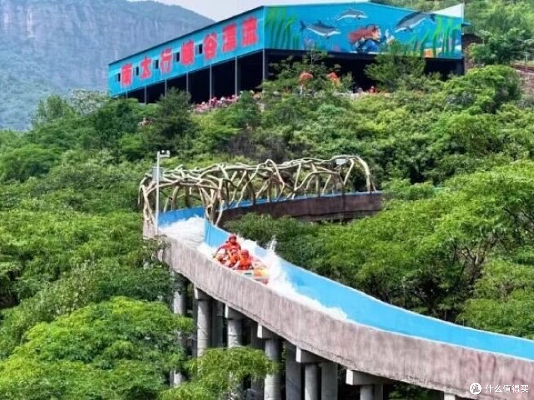 峡谷漂流:夏日清凉首选
