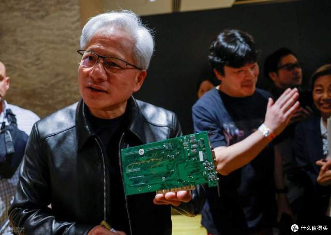 离谱!黄仁勋旧皮夹克拍出 650 万天价,全网看不懂,到底图啥?