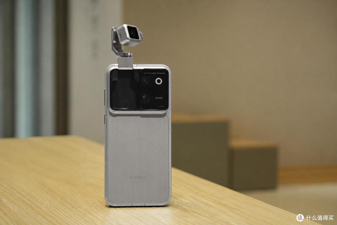 荣耀ROBOT Phone炸场WAIC 2026:当手机进化成了生命体
