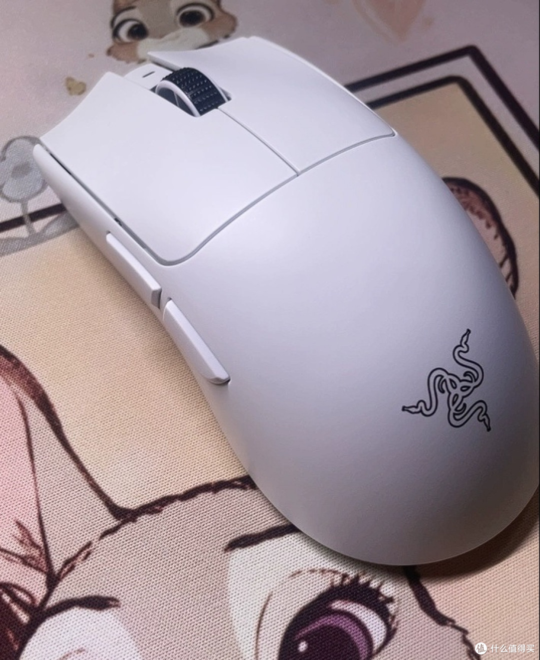 雷蛇毒蝰V3 Pro:极简设计提升桌面氛围